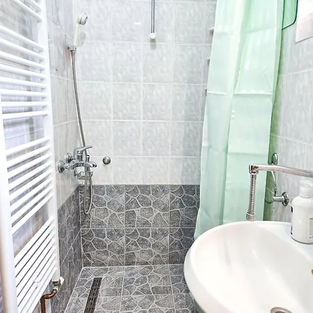 Pine Hideaway - Free Private Parking Sarajevo