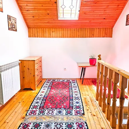 Pine Hideaway - Free Private Parking * Szarajevó