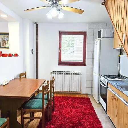 Pine Hideaway - Free Private Parking