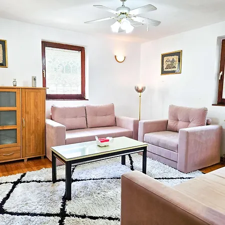 Nyaraló Pine Hideaway - Free Private Parking