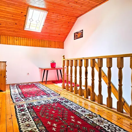 Pine Hideaway - Free Private Parking *